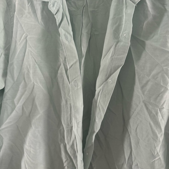 GAP- Women’s Mint Green Button Down Shirt - Picture 2 of 4